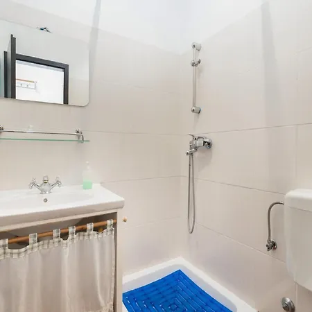 Ilija Njavro - One Bedroom With Balcony דירה *