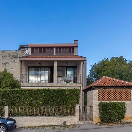 Ilija Njavro - One Bedroom With Balcony דירה יאדראנובו